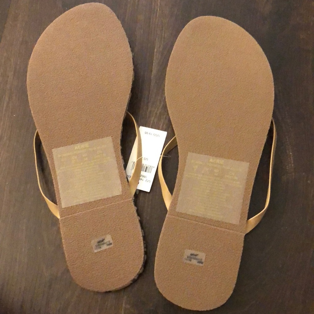 Aerie flip flops size 7 - Picture 2 of 2